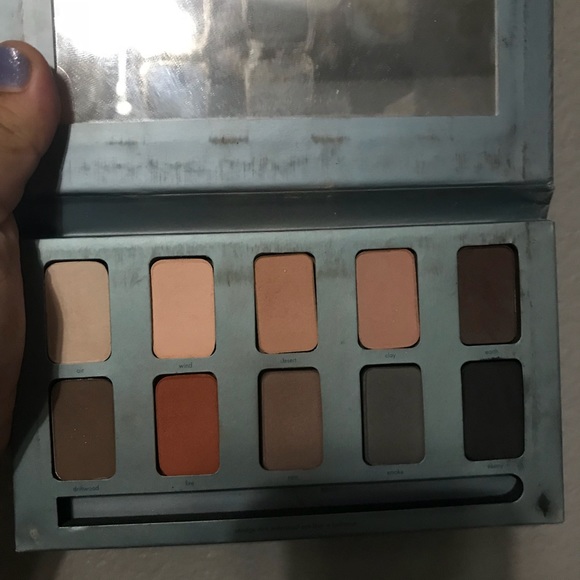 Eyeshadow - Picture 3 of 3